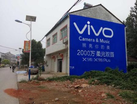 安化刷墙广告和喷绘墙体广告哪个效果好？